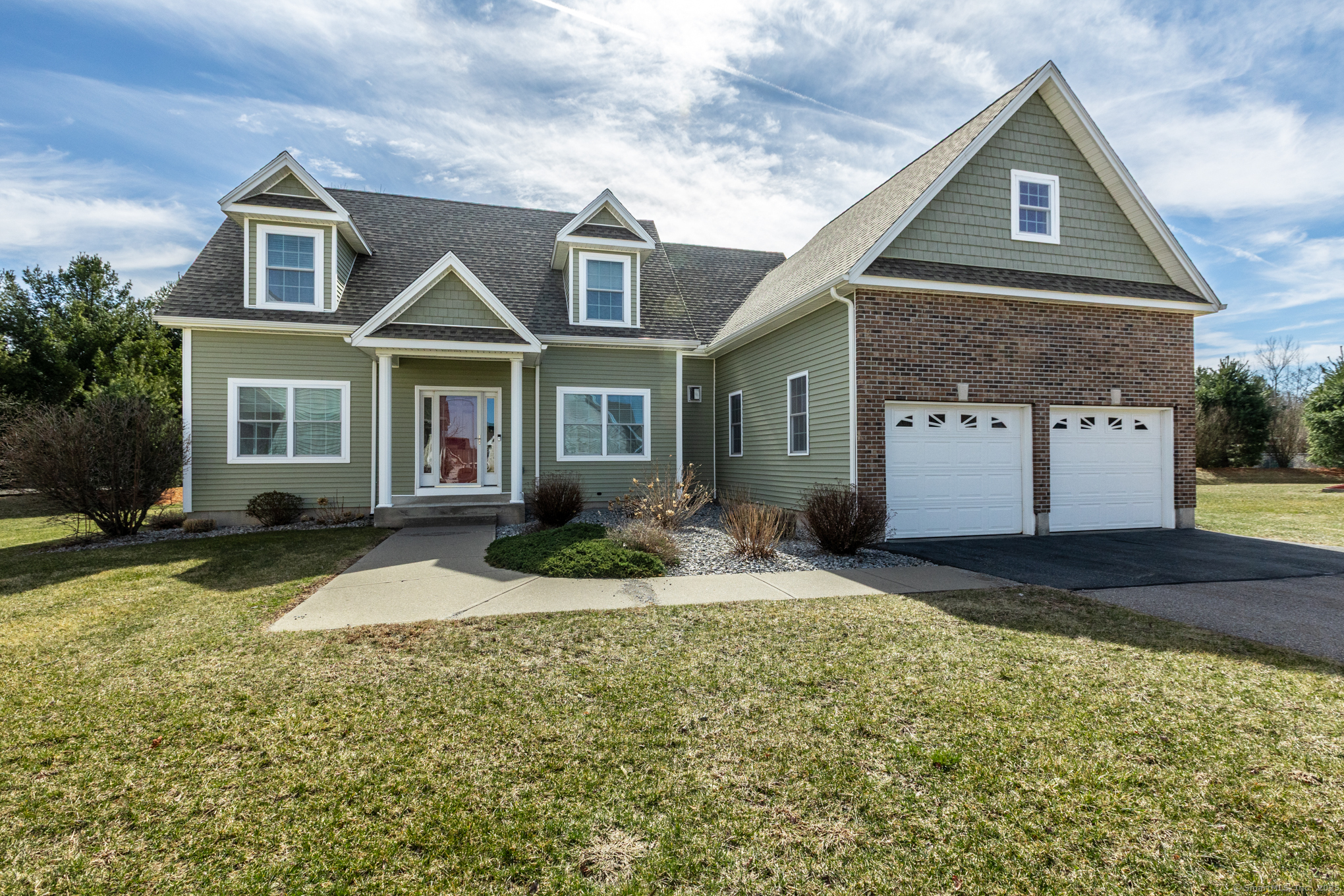 5 Christopher Court 5