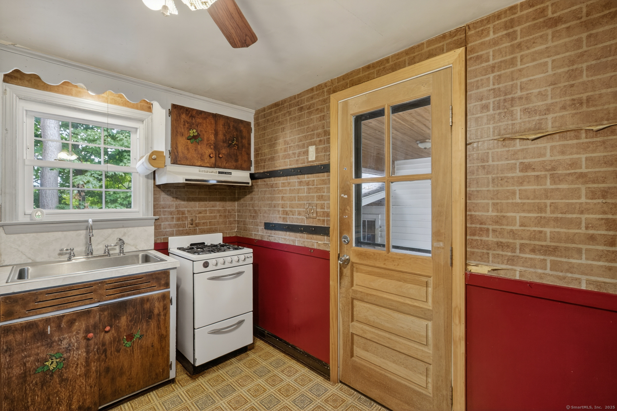 8 Hendee Road
