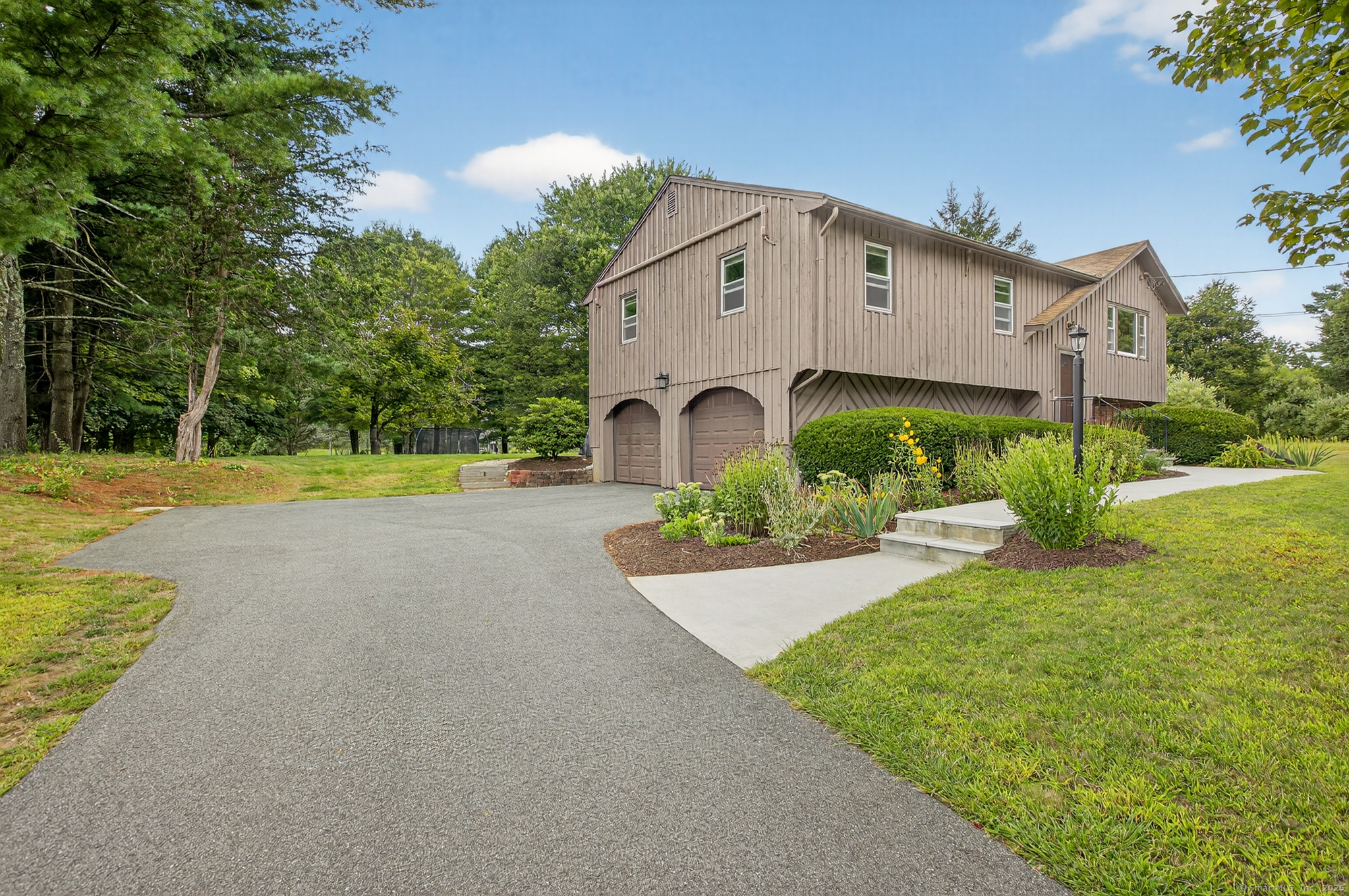 1107 North River Road