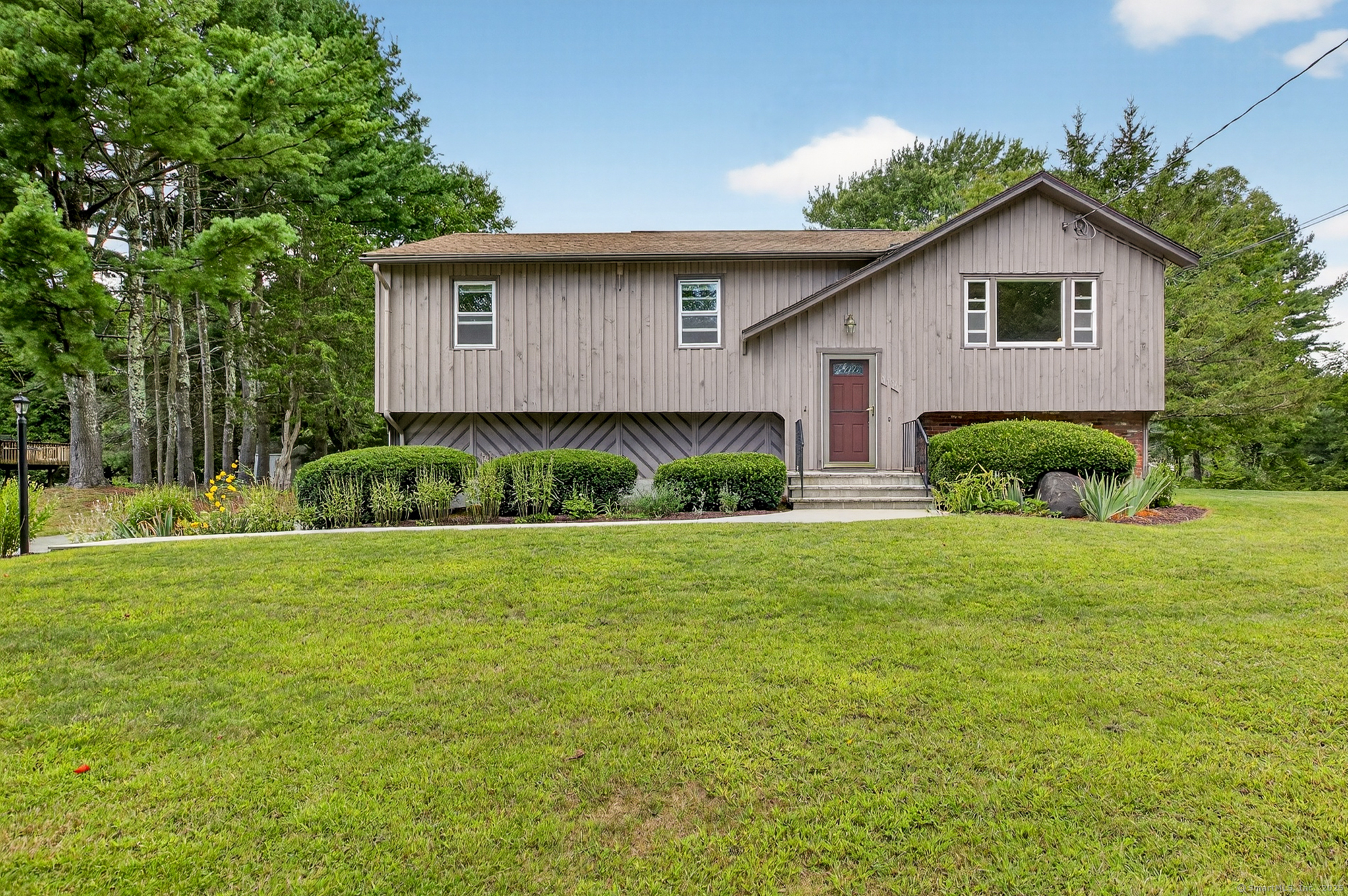 1107 North River Road