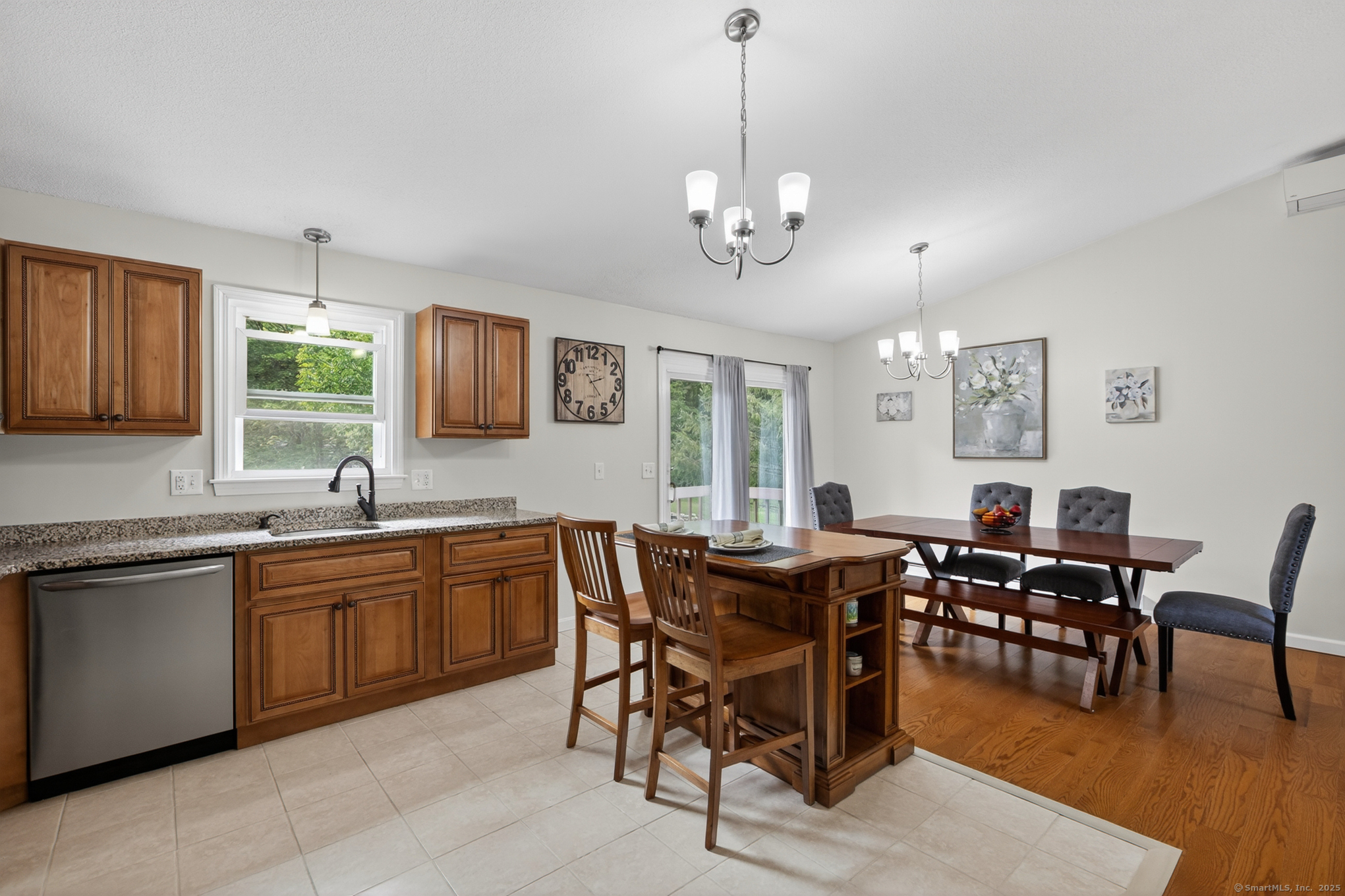 1107 North River Road