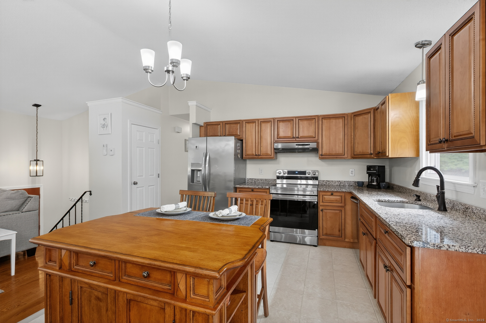 1107 North River Road