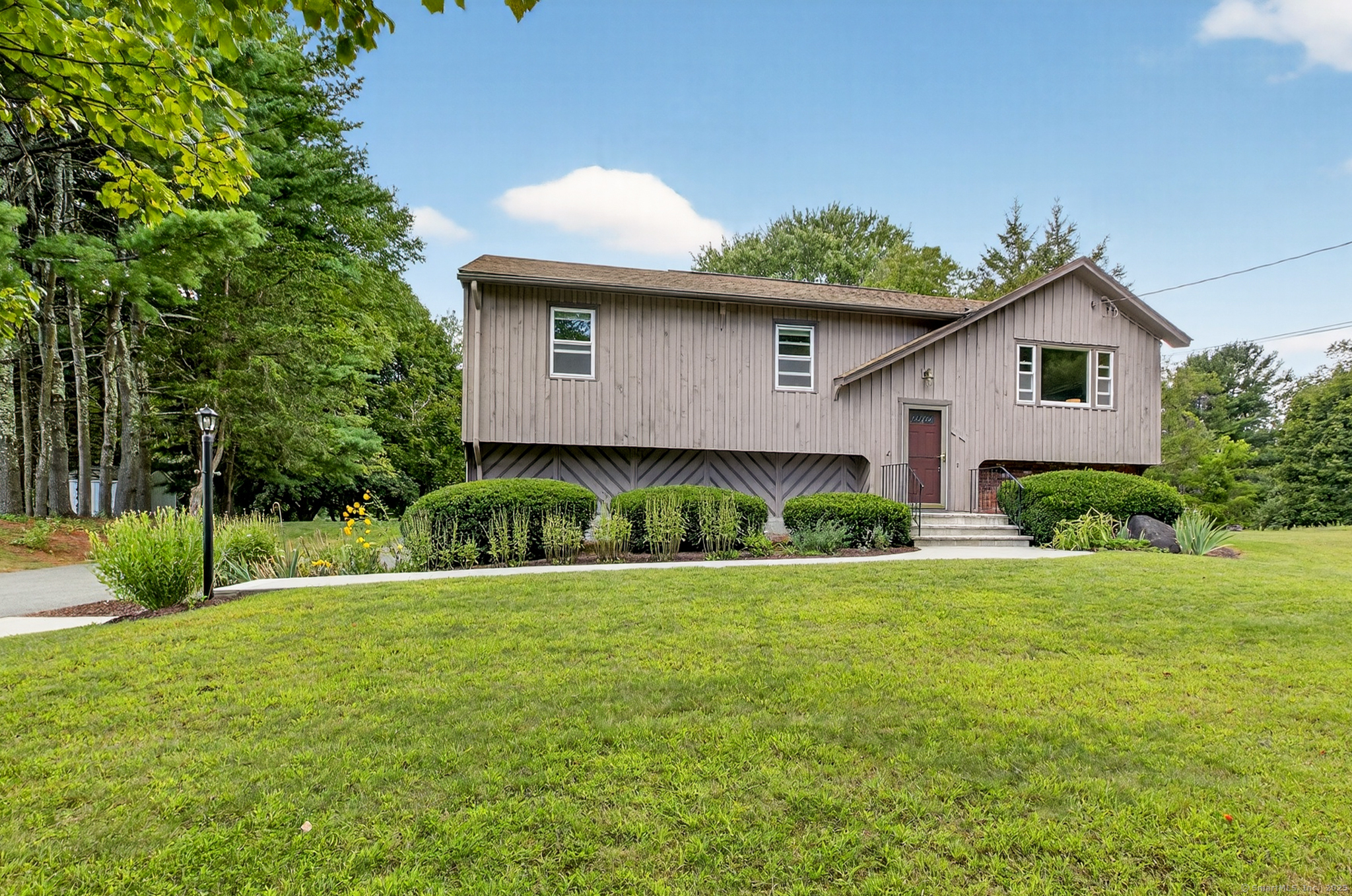 1107 North River Road
