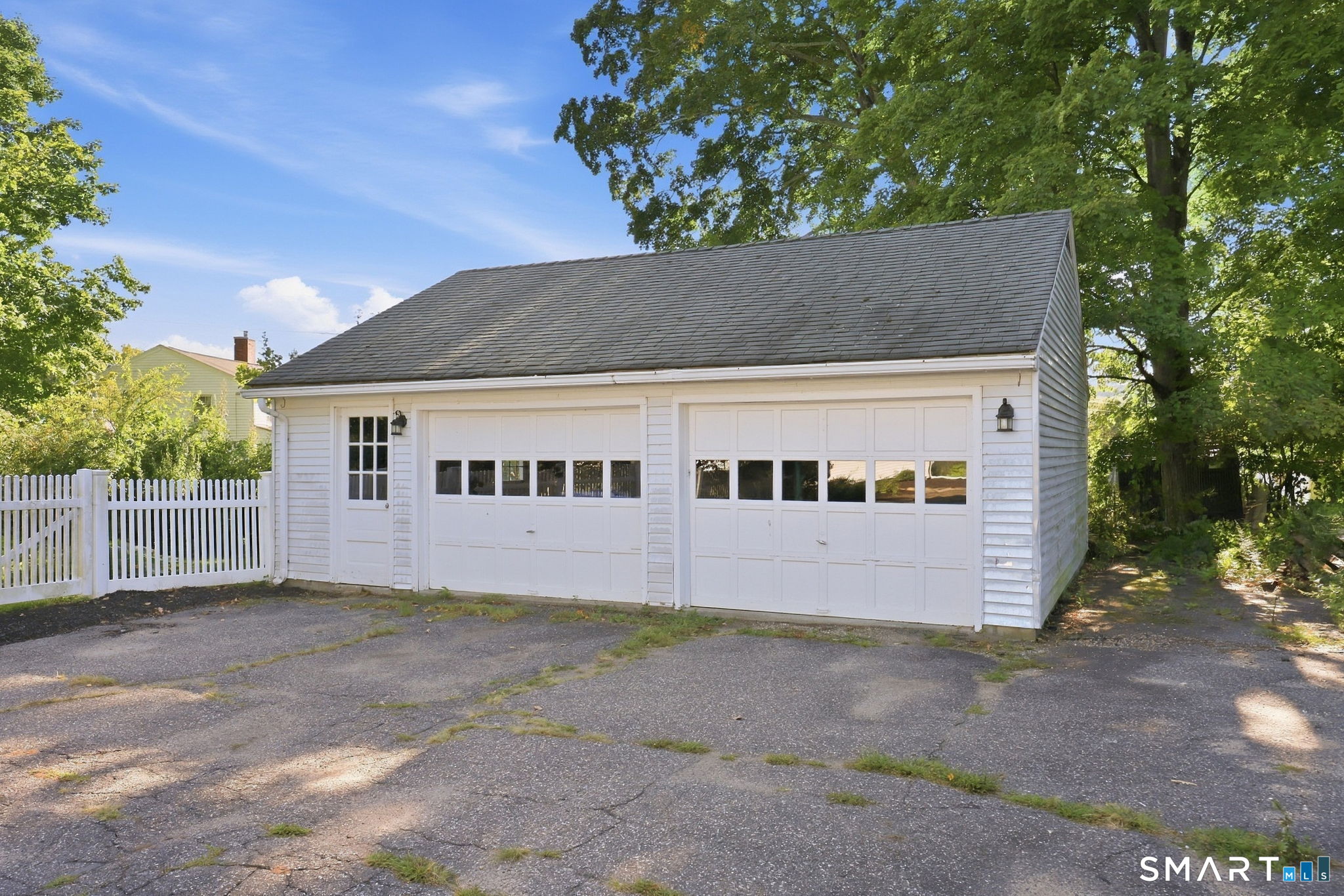 85 Tolland Green