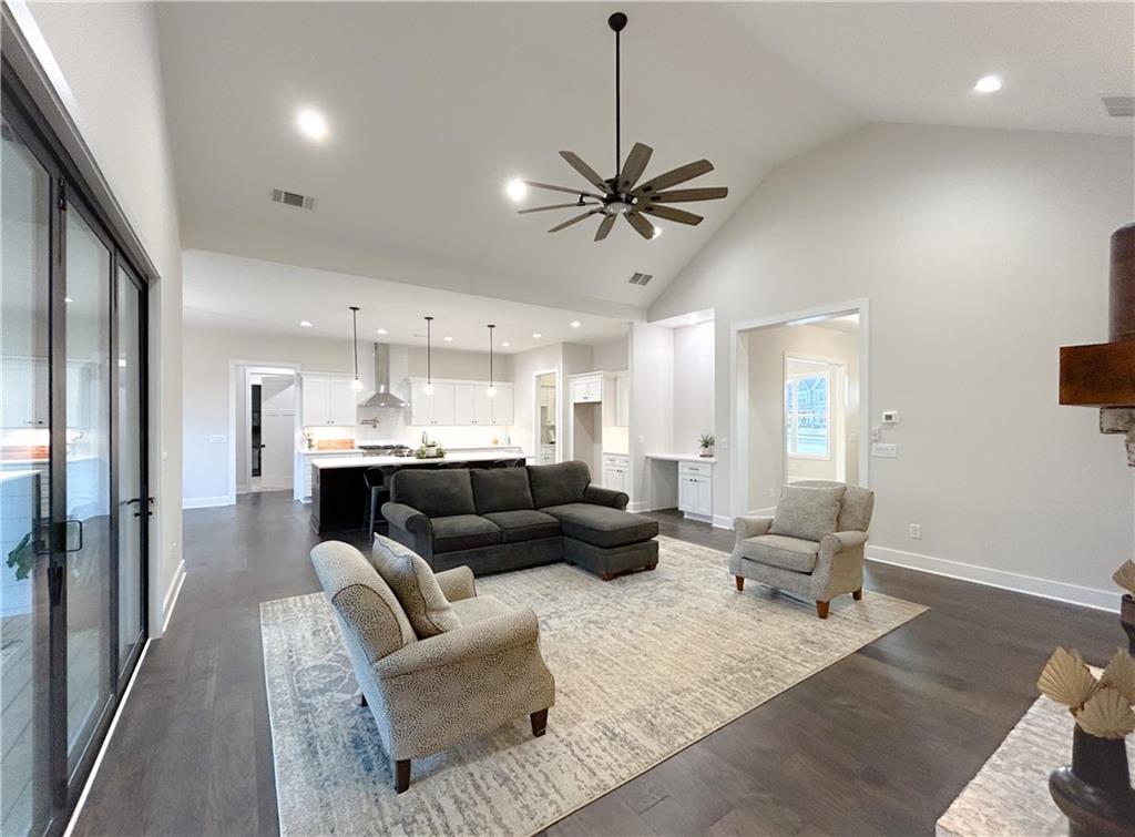 208 Belmont Drive SE