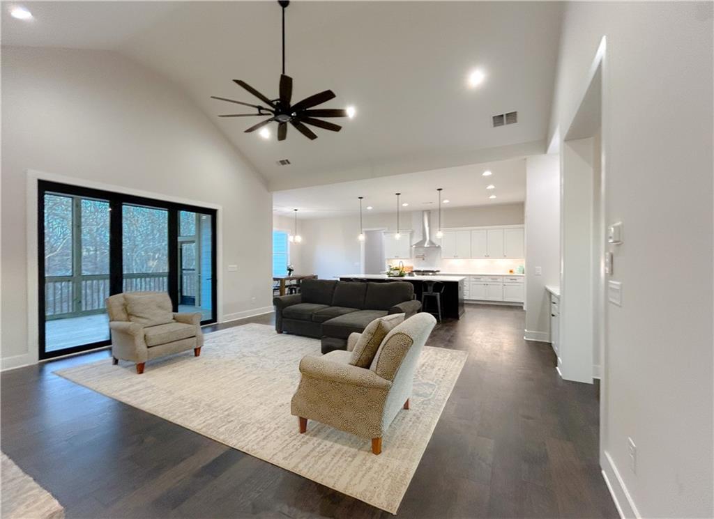 208 Belmont Drive SE