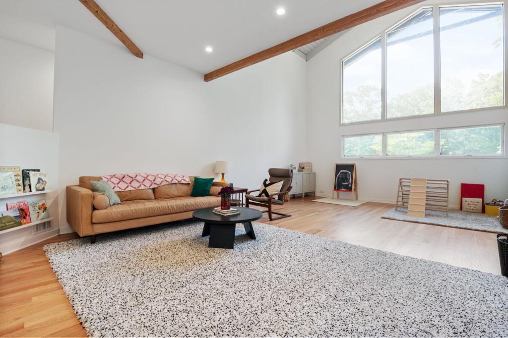 2809 Meadow Drive