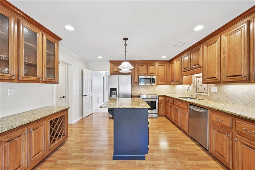 3002 Creekside Way