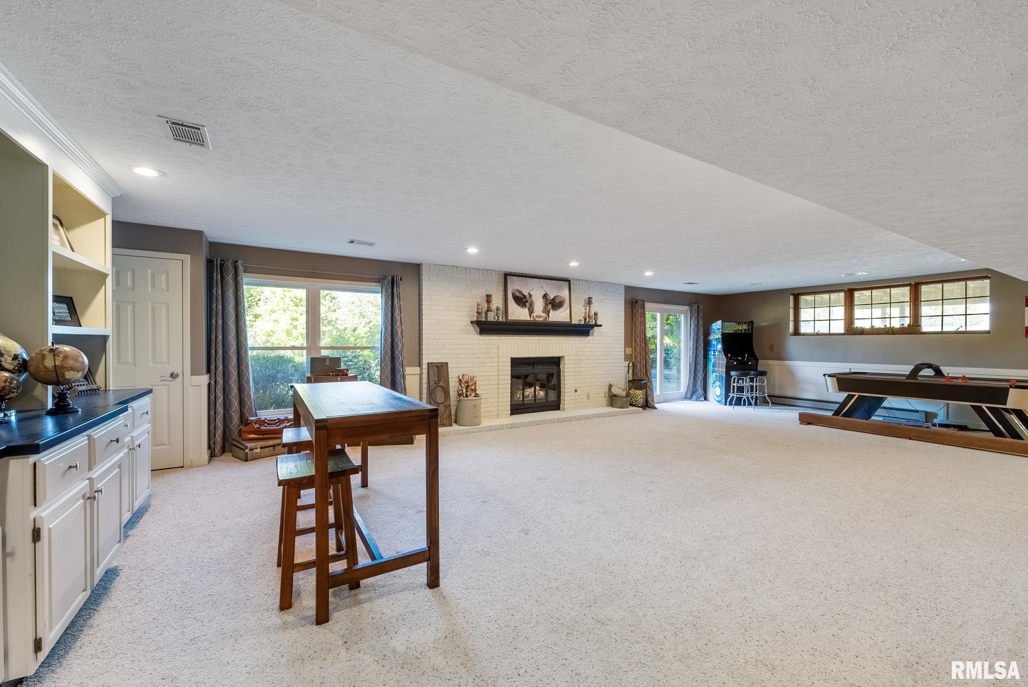 3220 LUNDY Lane