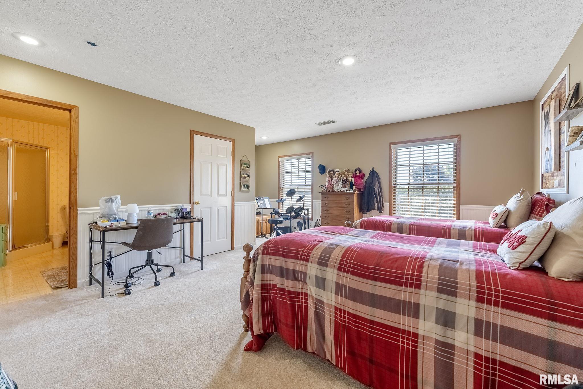 3220 LUNDY Lane