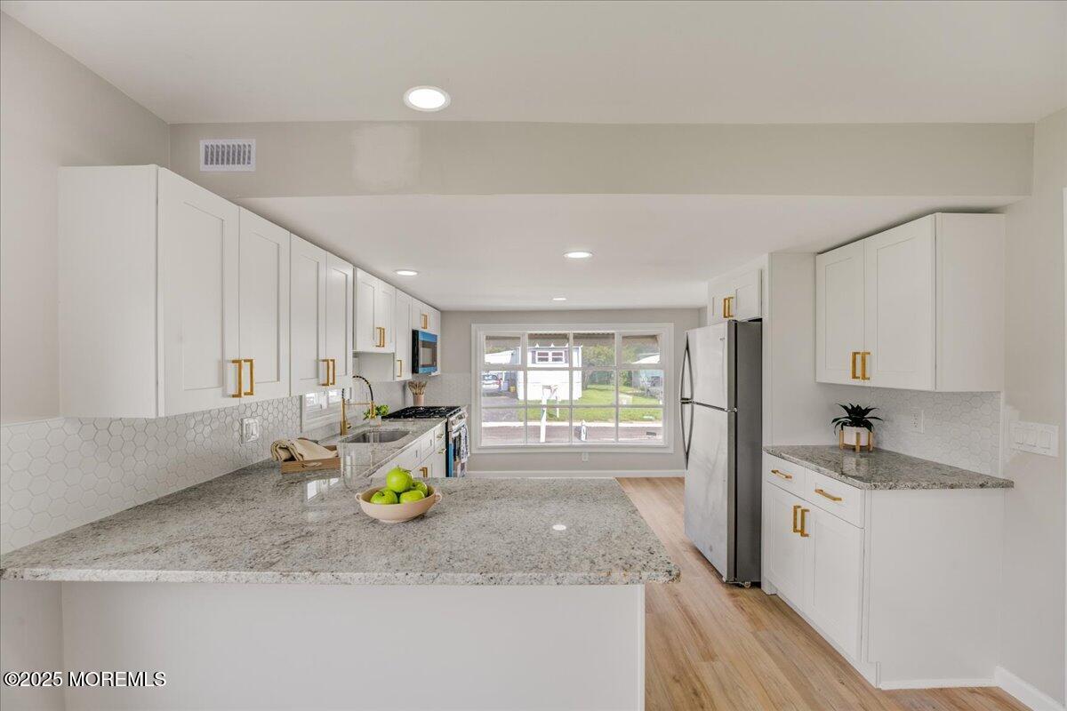 18 Larisa Lane