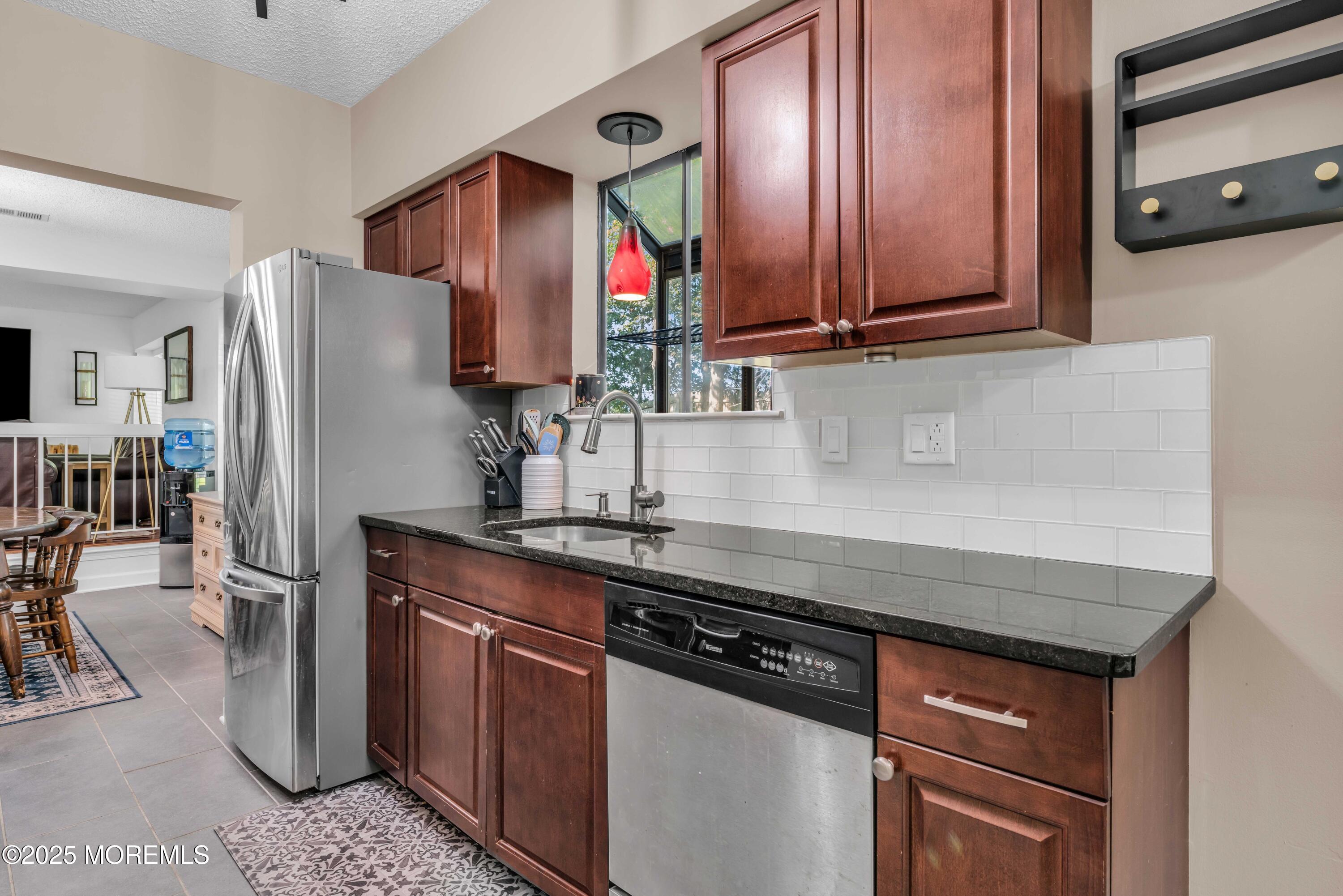 646 Ridgeview Court 646