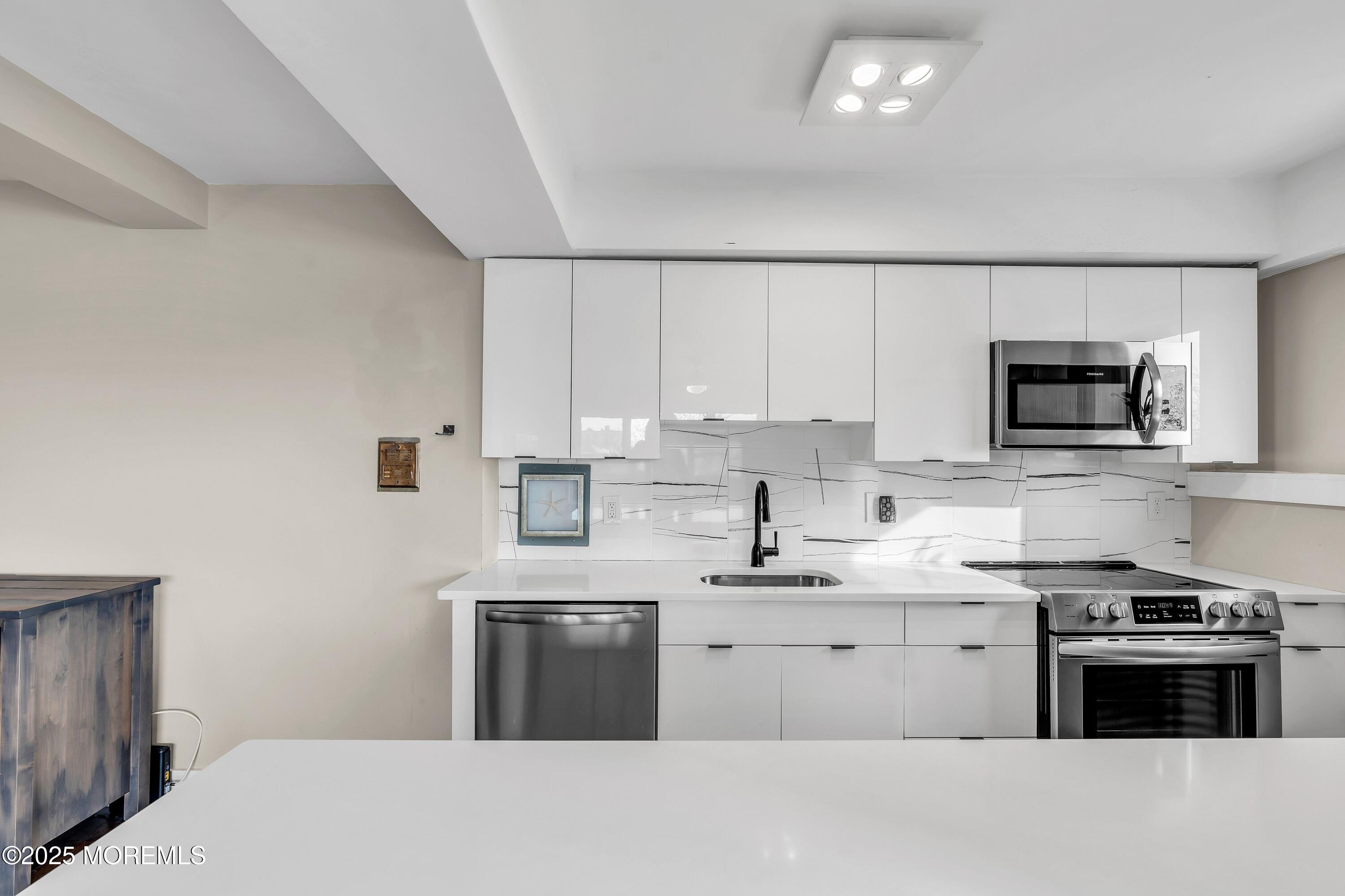 321 Sunset Avenue 3H