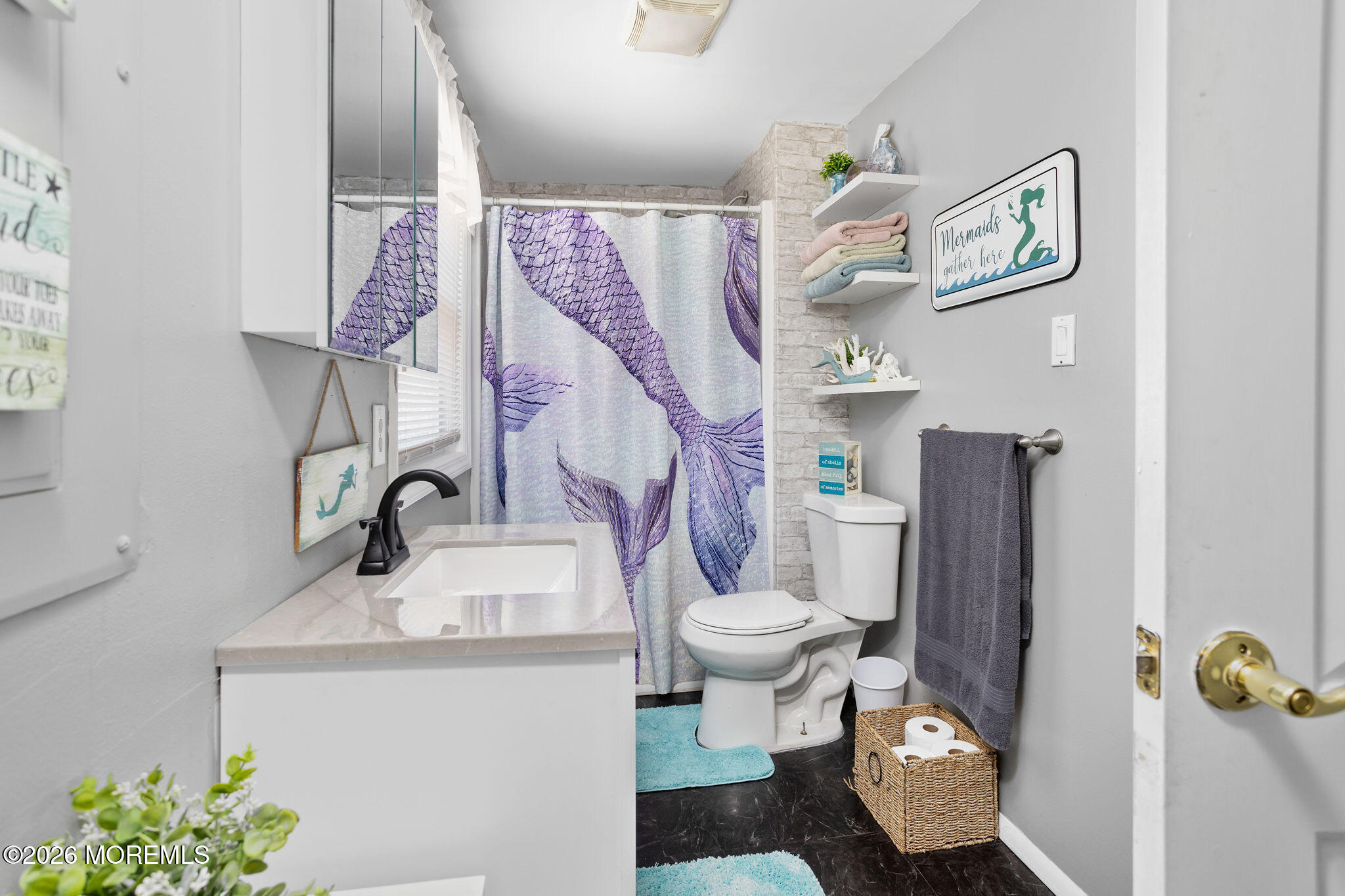 24 W Mohawk Drive
