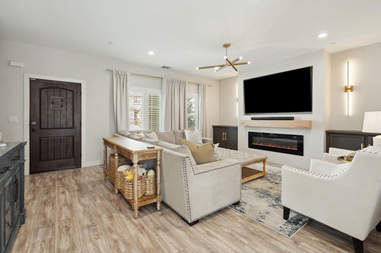 4252 Clay Creek Way