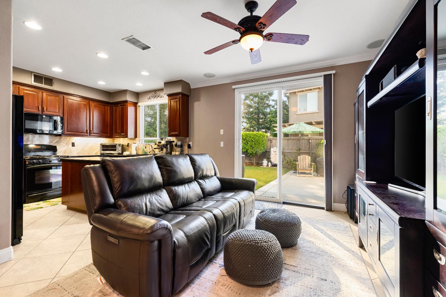 16 Kings Beach Place