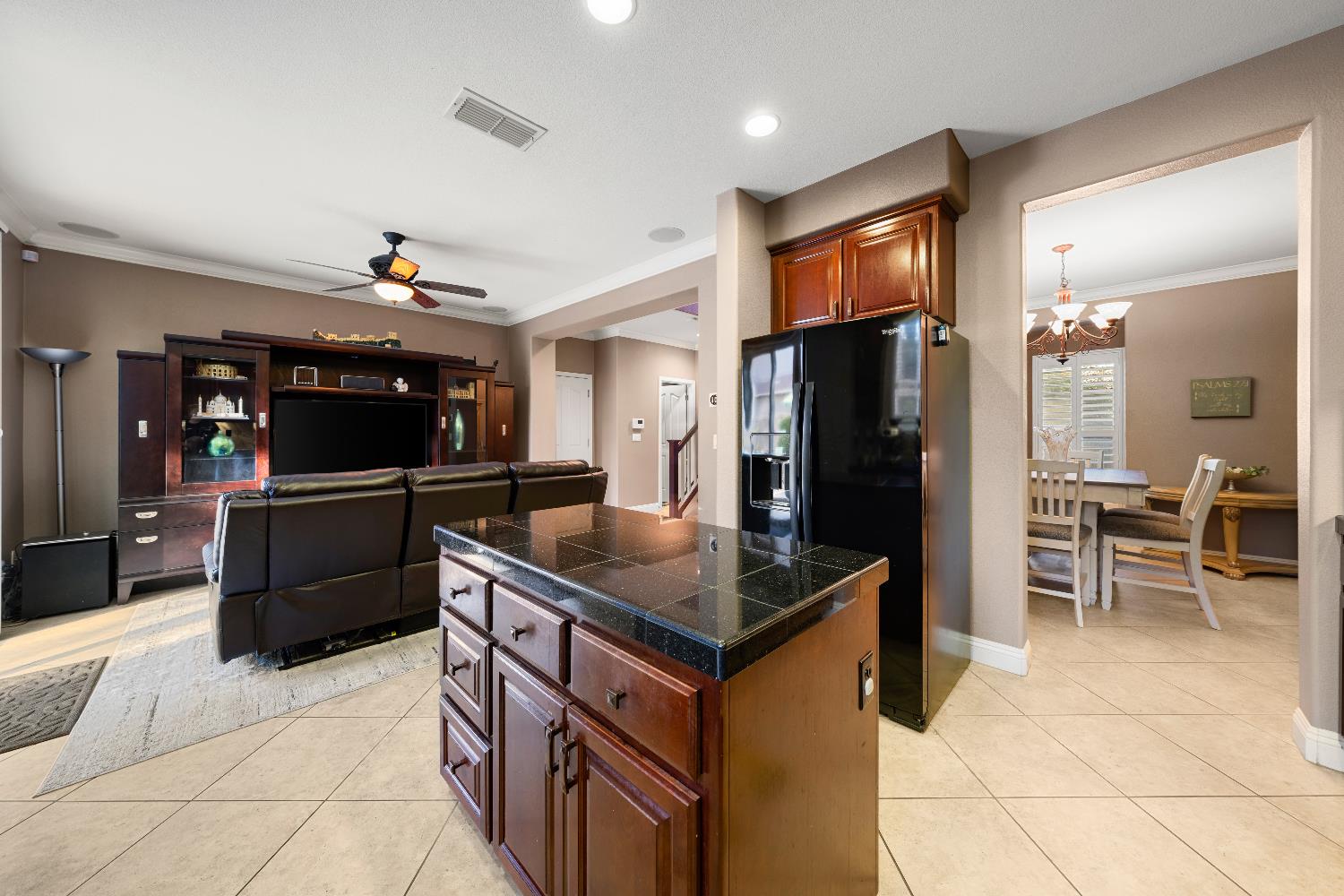 16 Kings Beach Place