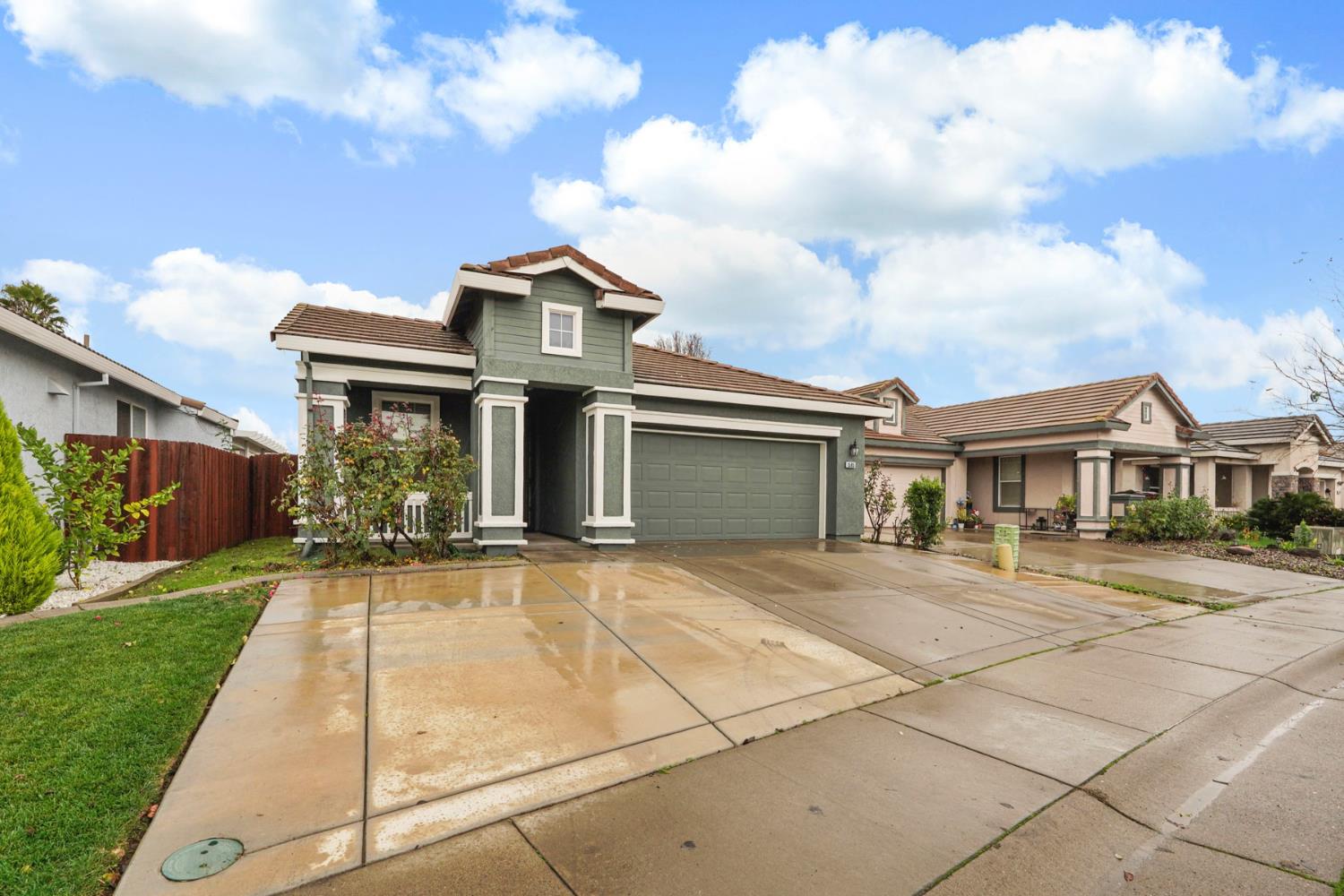 1585 Alicia Way