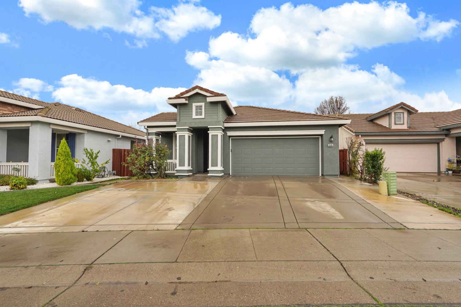 1585 Alicia Way