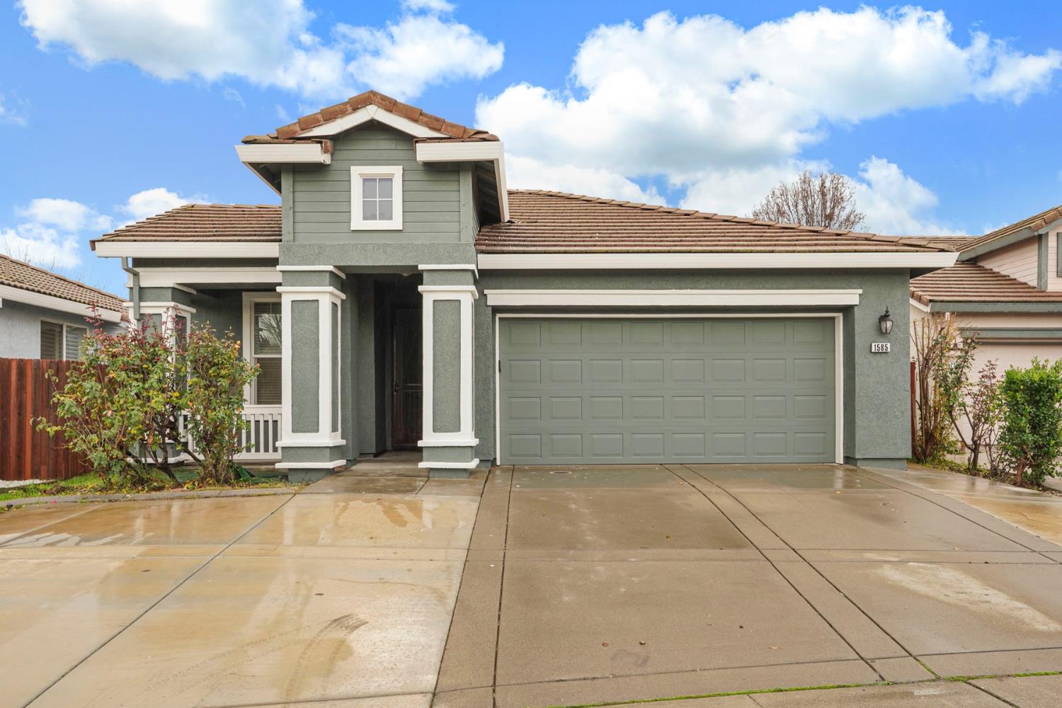 1585 Alicia Way