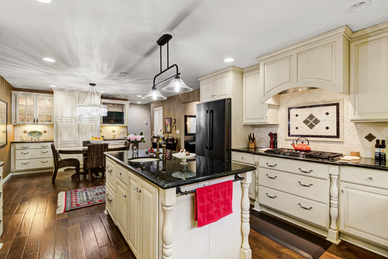 3305 Inverness Court