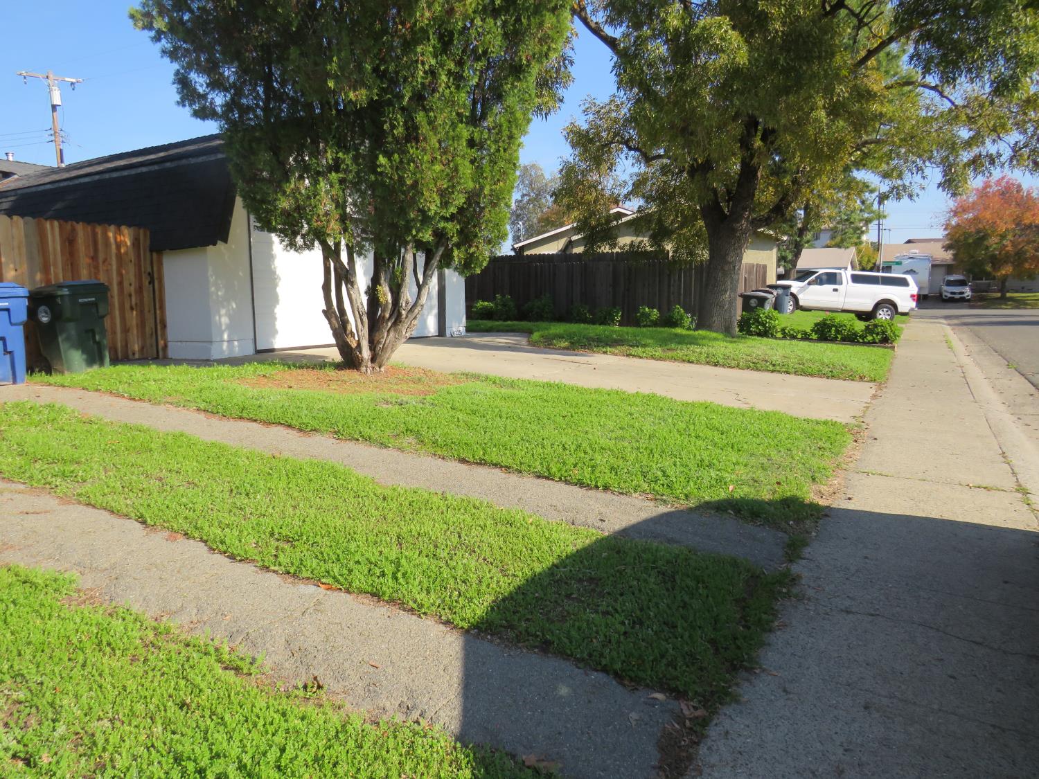 6225 Rumford Avenue