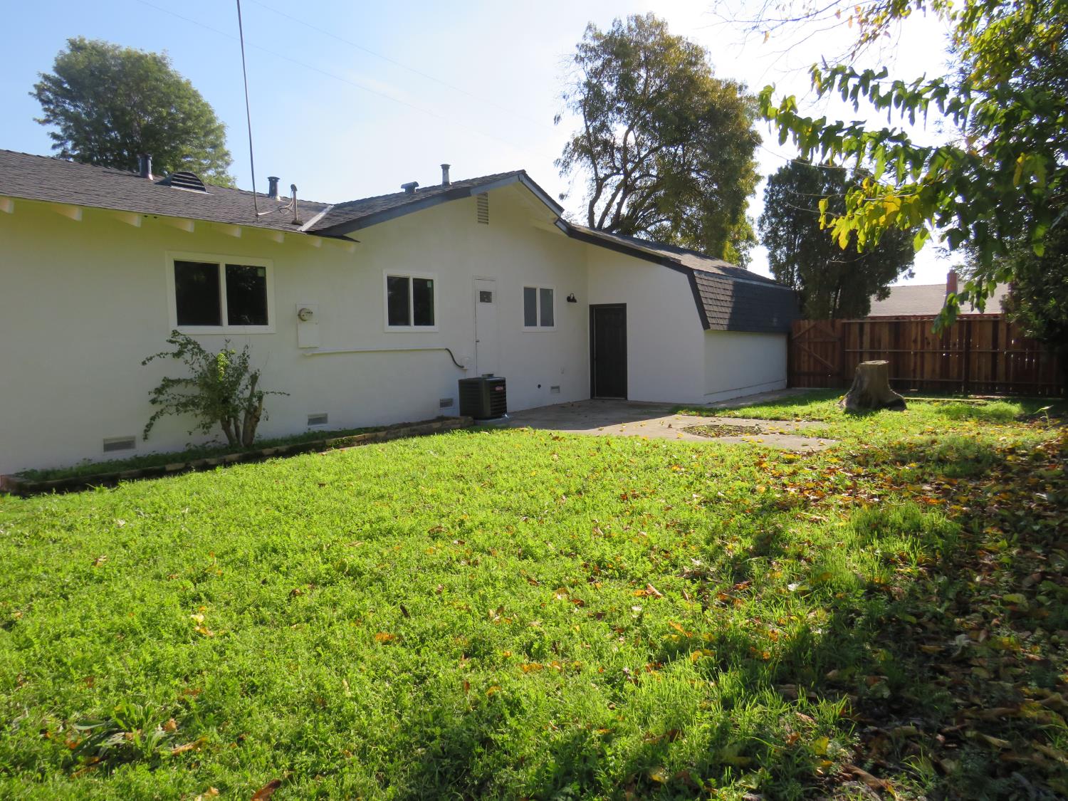 6225 Rumford Avenue