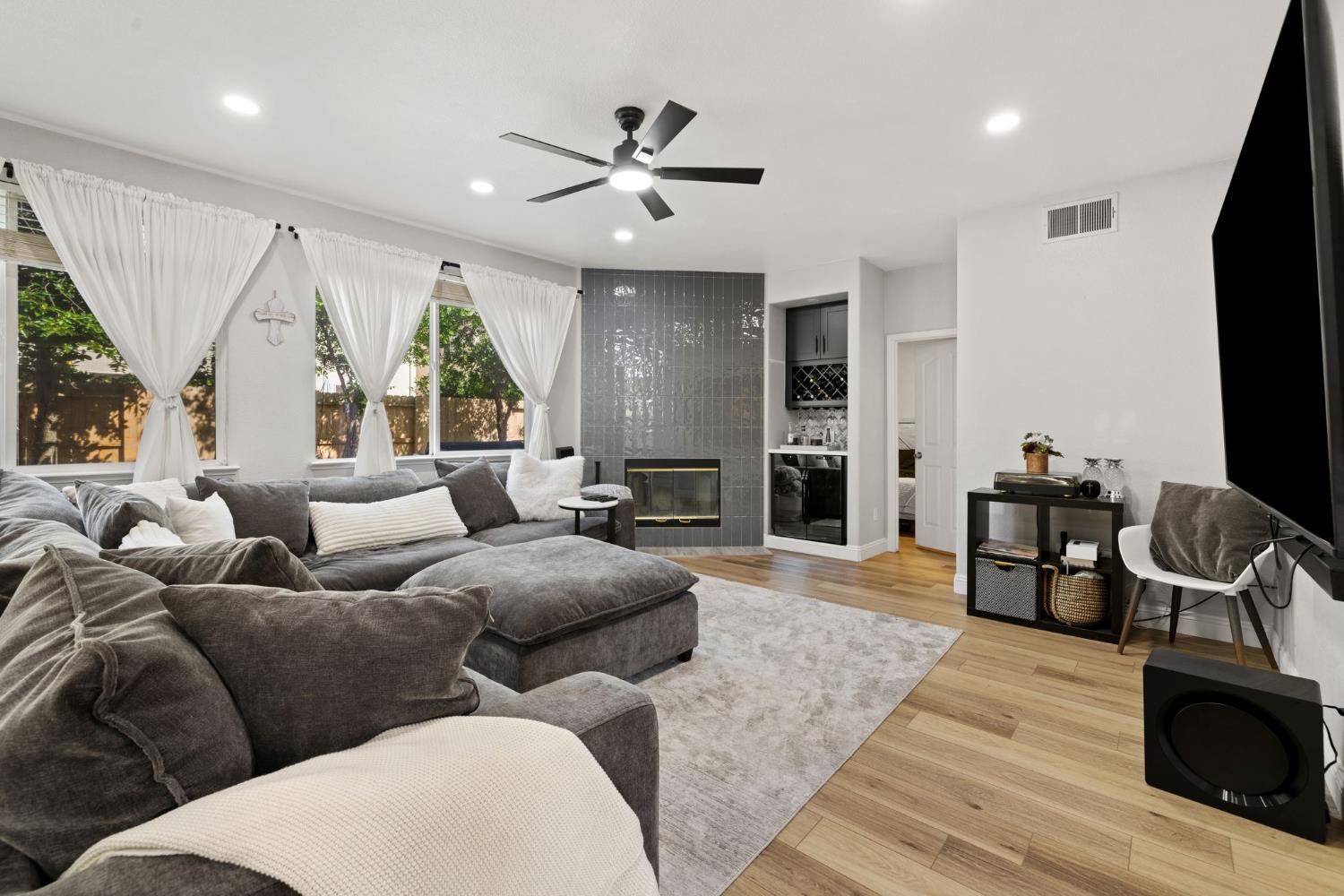 24 Sabre Court