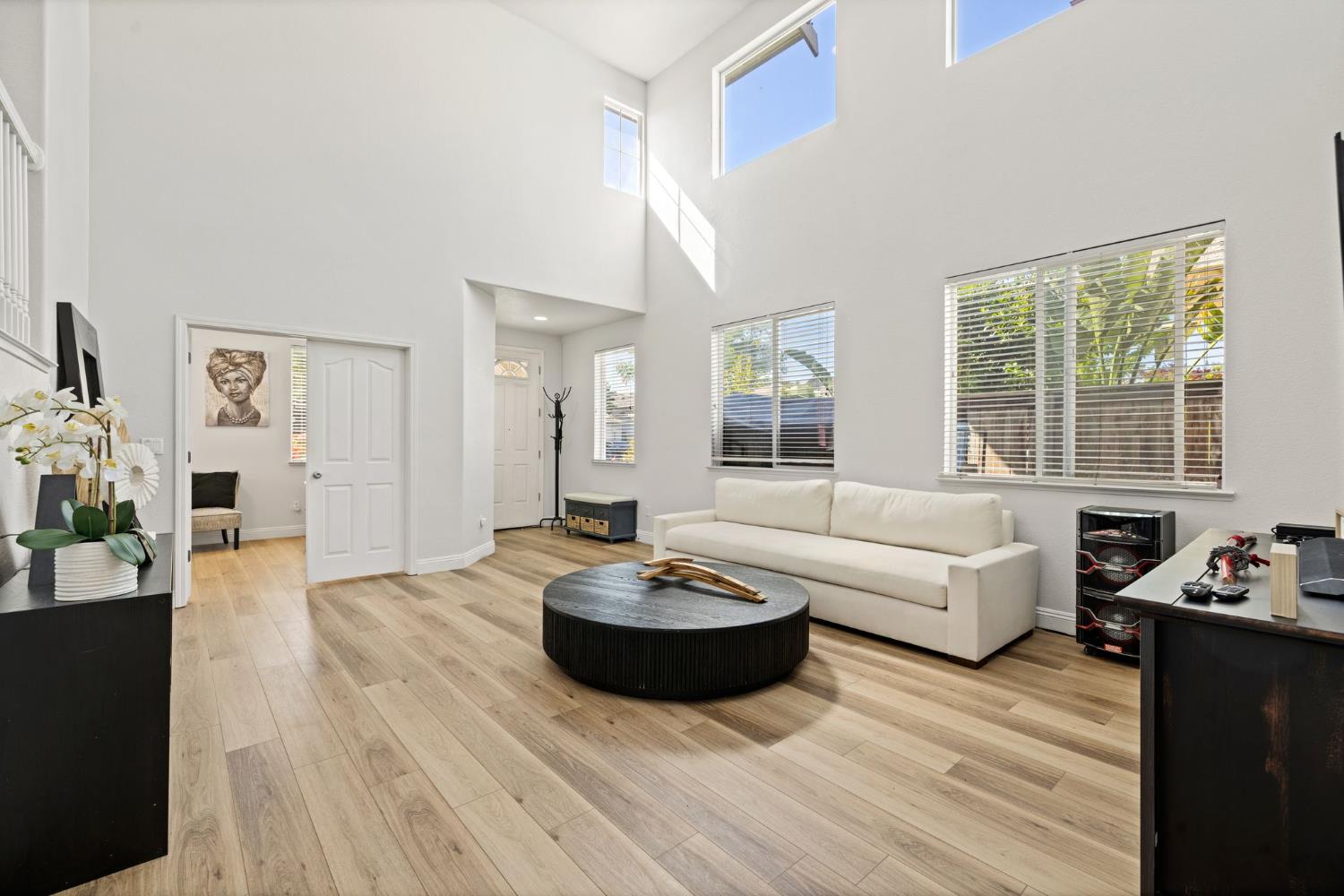24 Sabre Court