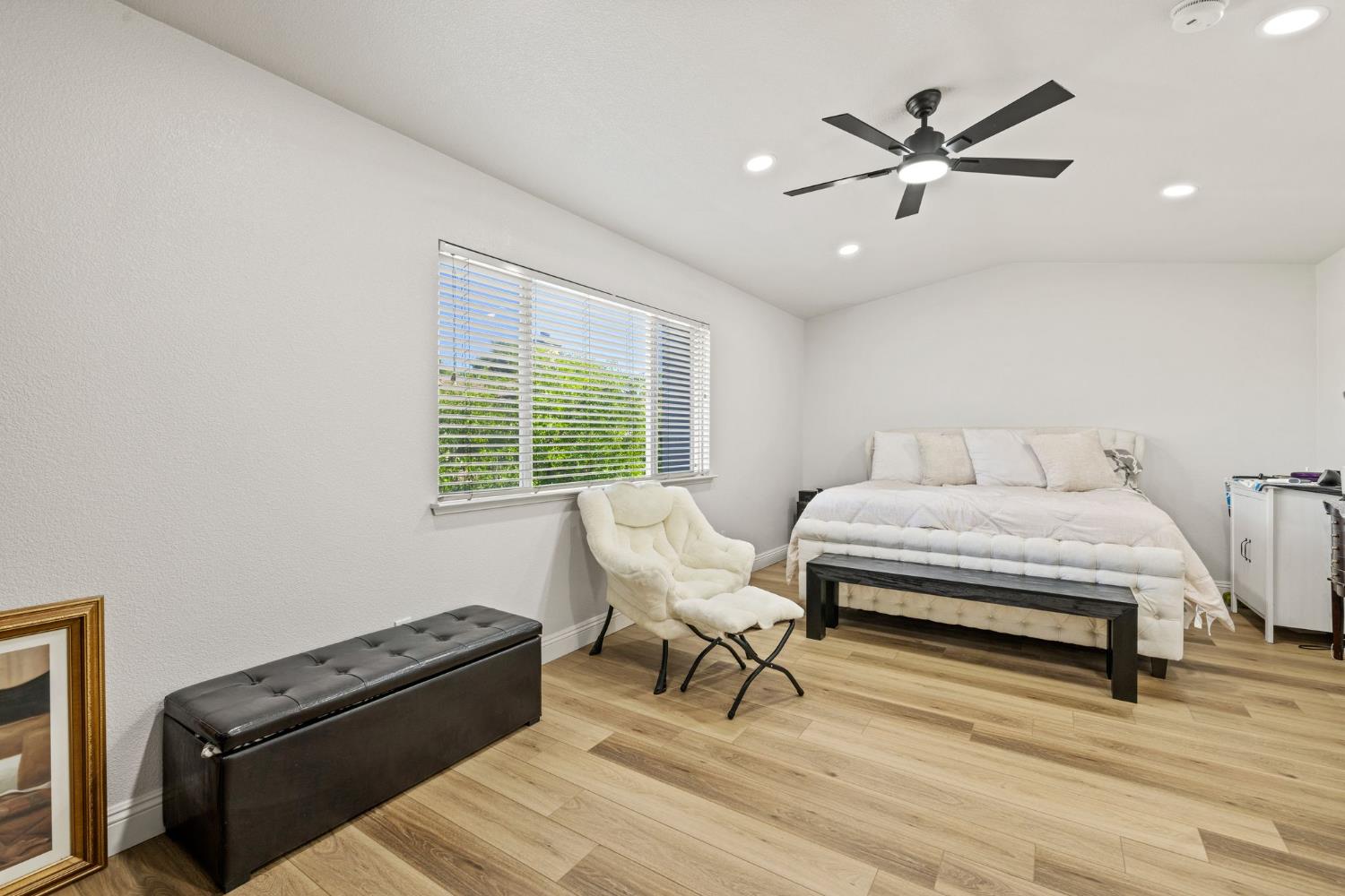 24 Sabre Court