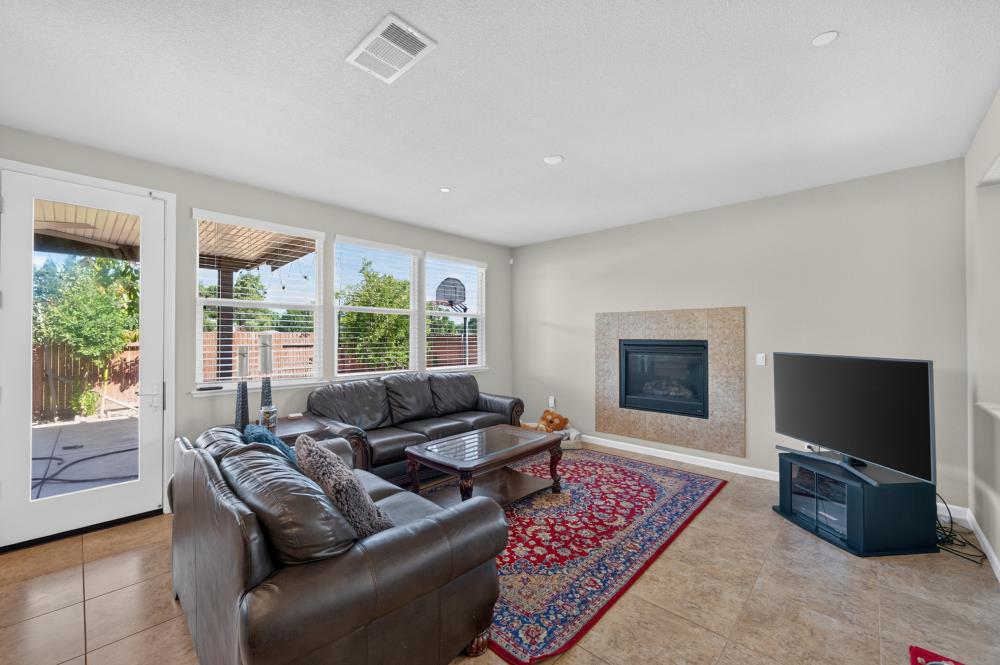 3081 Lassen Street