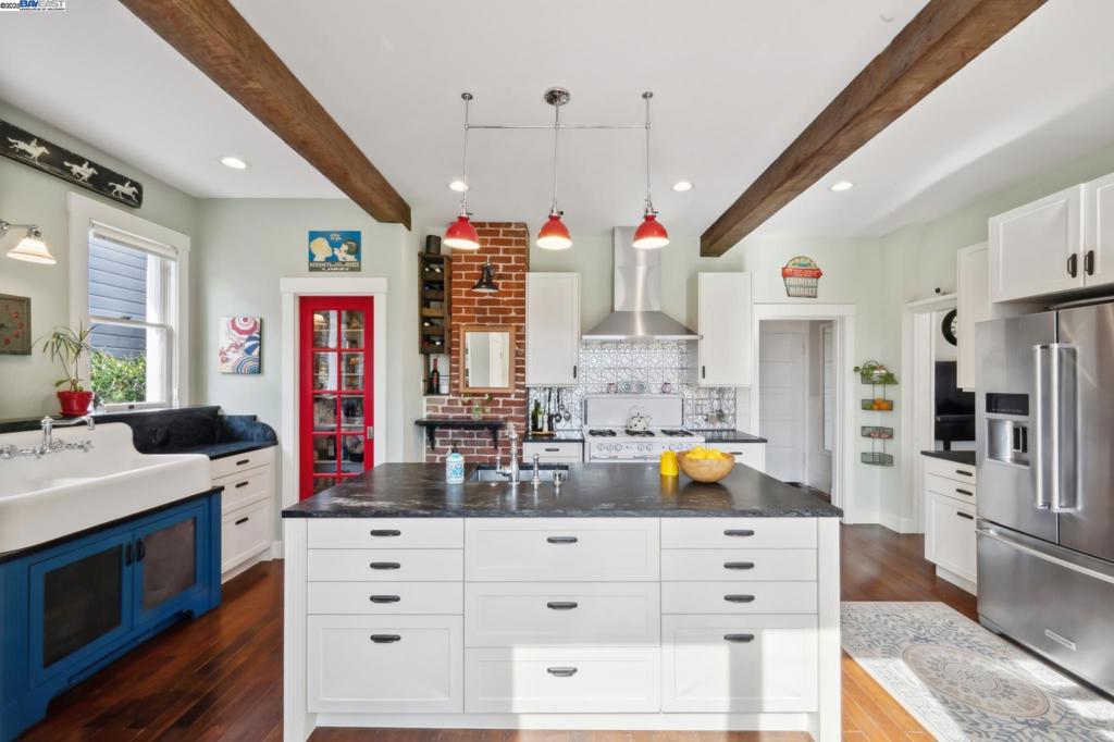 3272 Central Ave