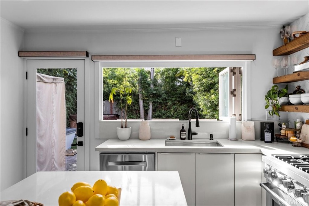 3213 Thatcher Avenue