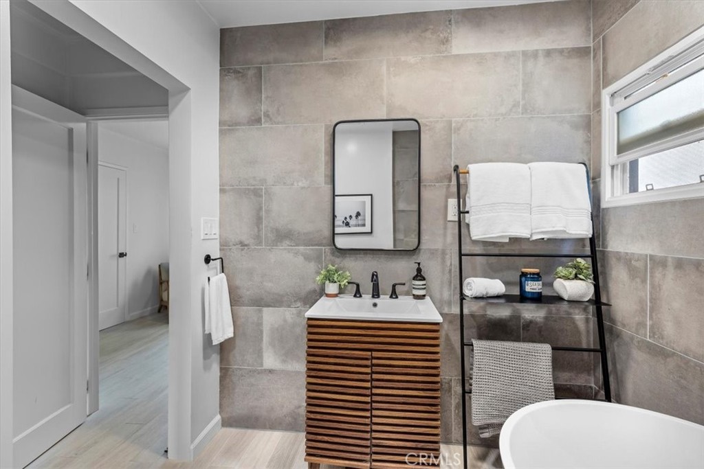 3213 Thatcher Avenue