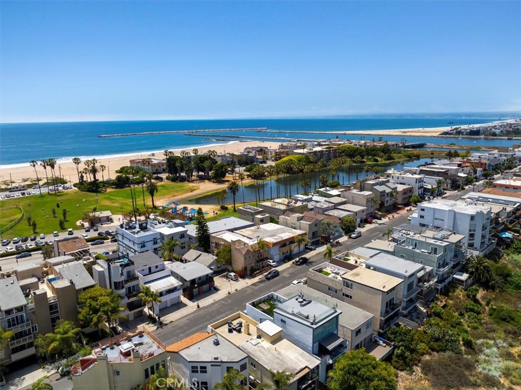 6669 Vista Del Mar