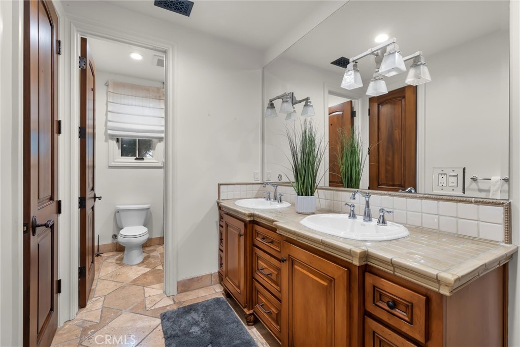 114 N Ardmore Avenue