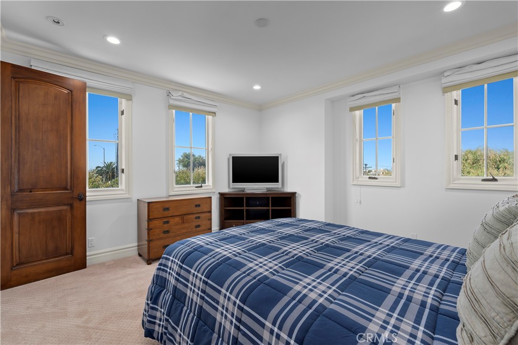 114 N Ardmore Avenue