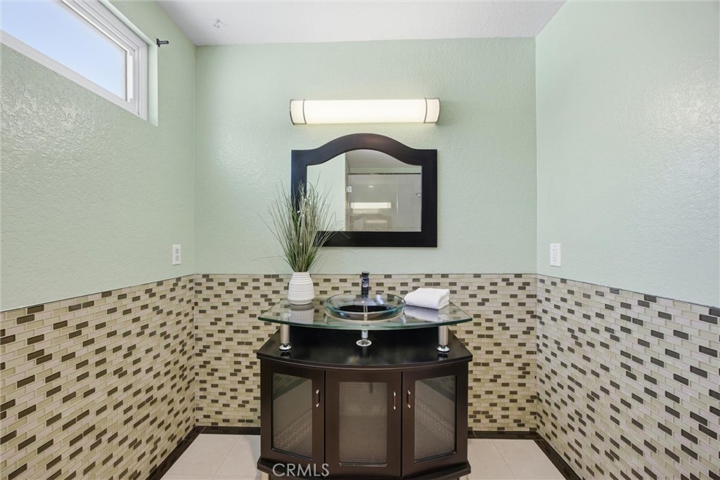 1526 Wollacott Street