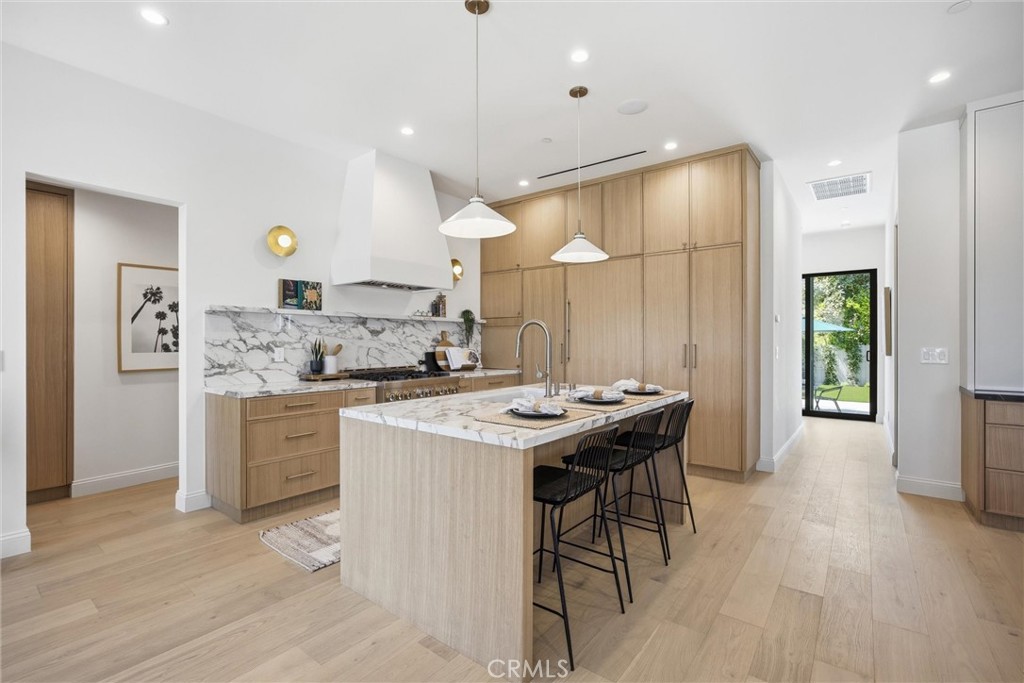 4221 Sunnyside Avenue