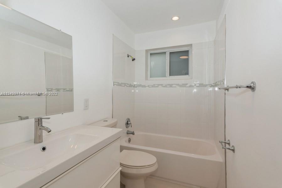 7770 SW 106th Ter Unit: -