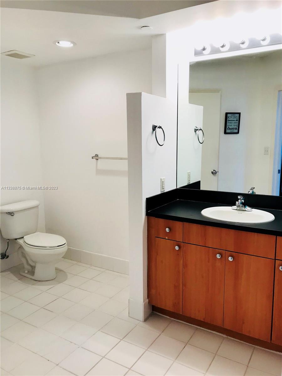 1330 West Ave Unit: 2305