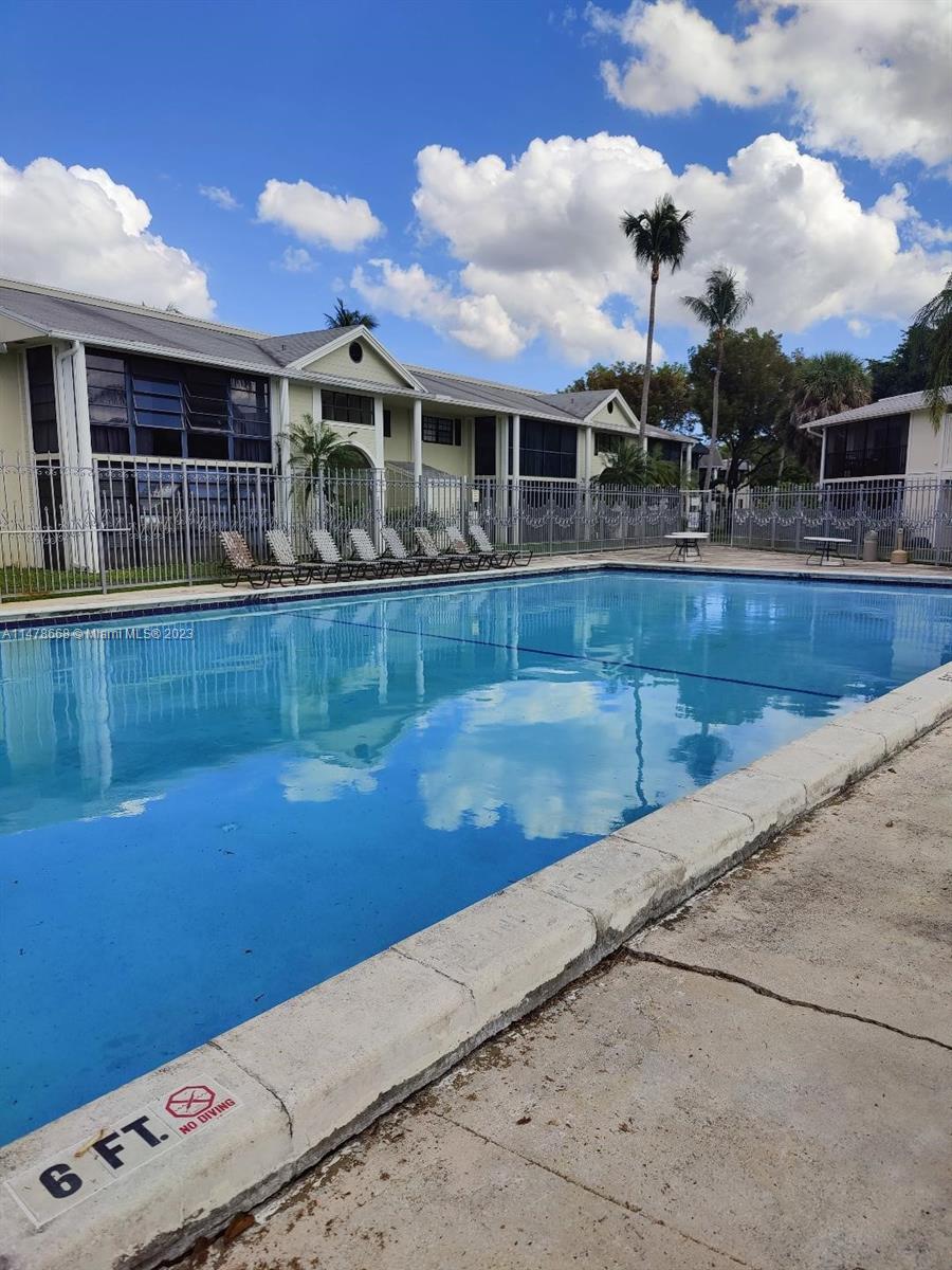 917 NE 199th St Unit: 201