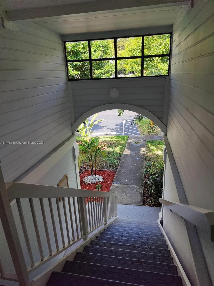 917 NE 199th St Unit: 201