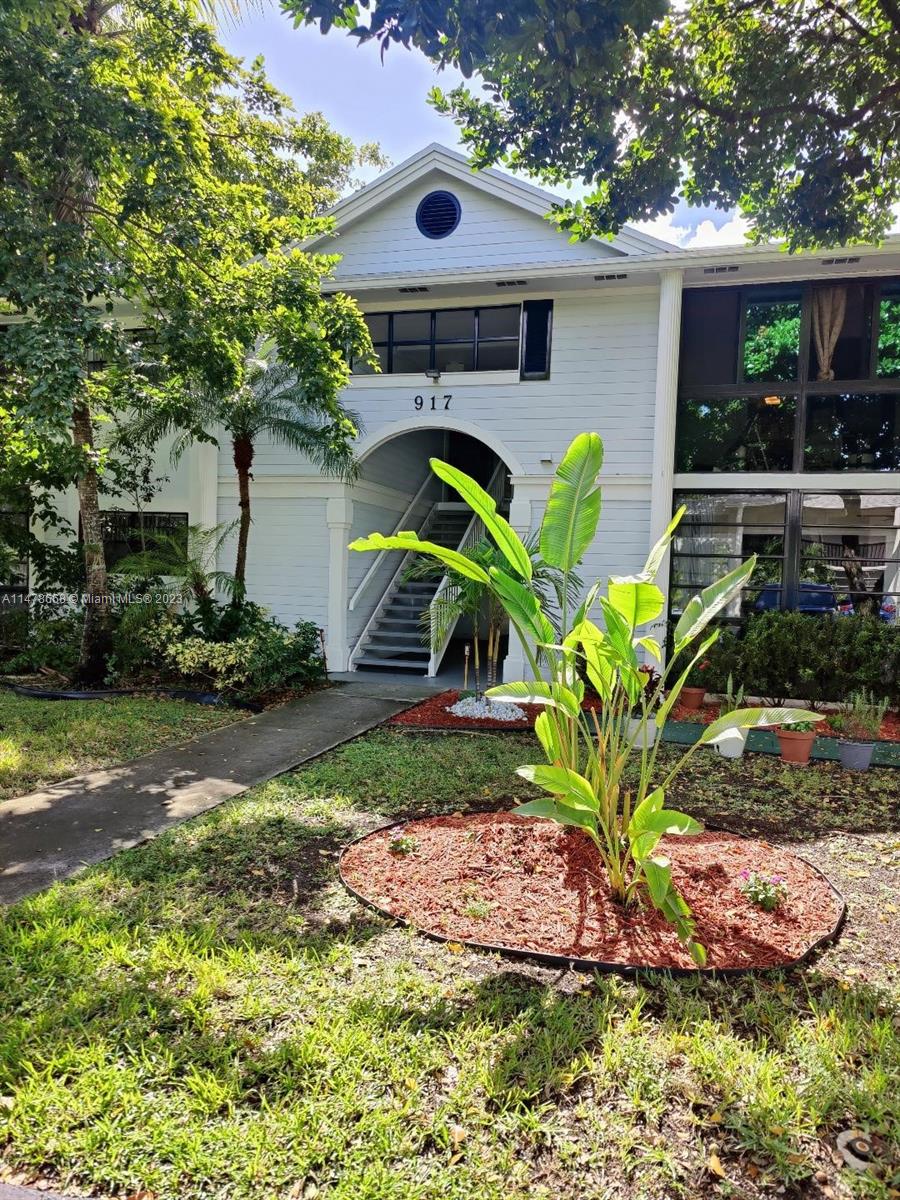 917 NE 199th St Unit: 201