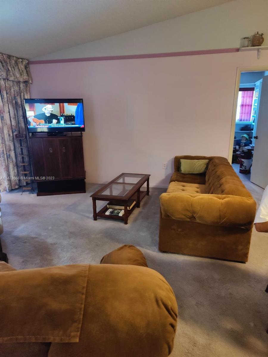 917 NE 199th St Unit: 201