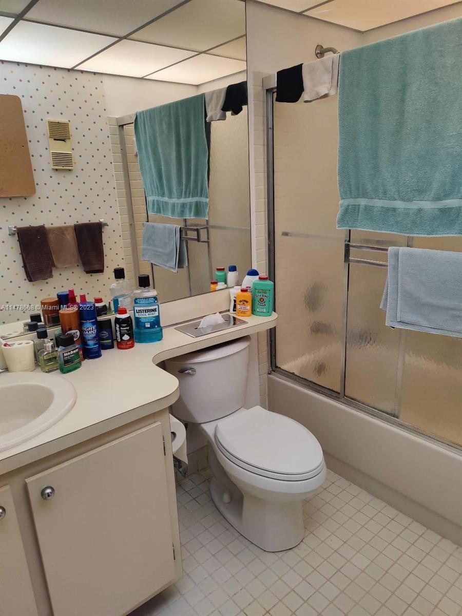917 NE 199th St Unit: 201
