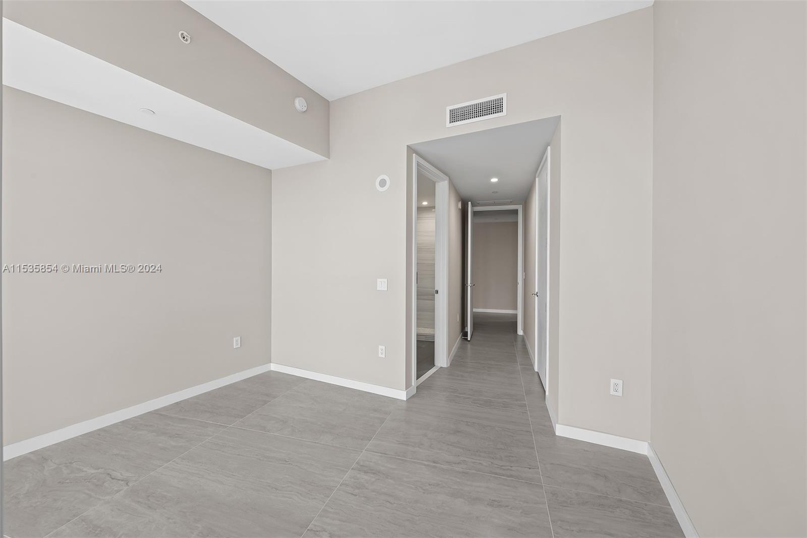 851 NE 1st Ave # 5402 Unit: PH 5402