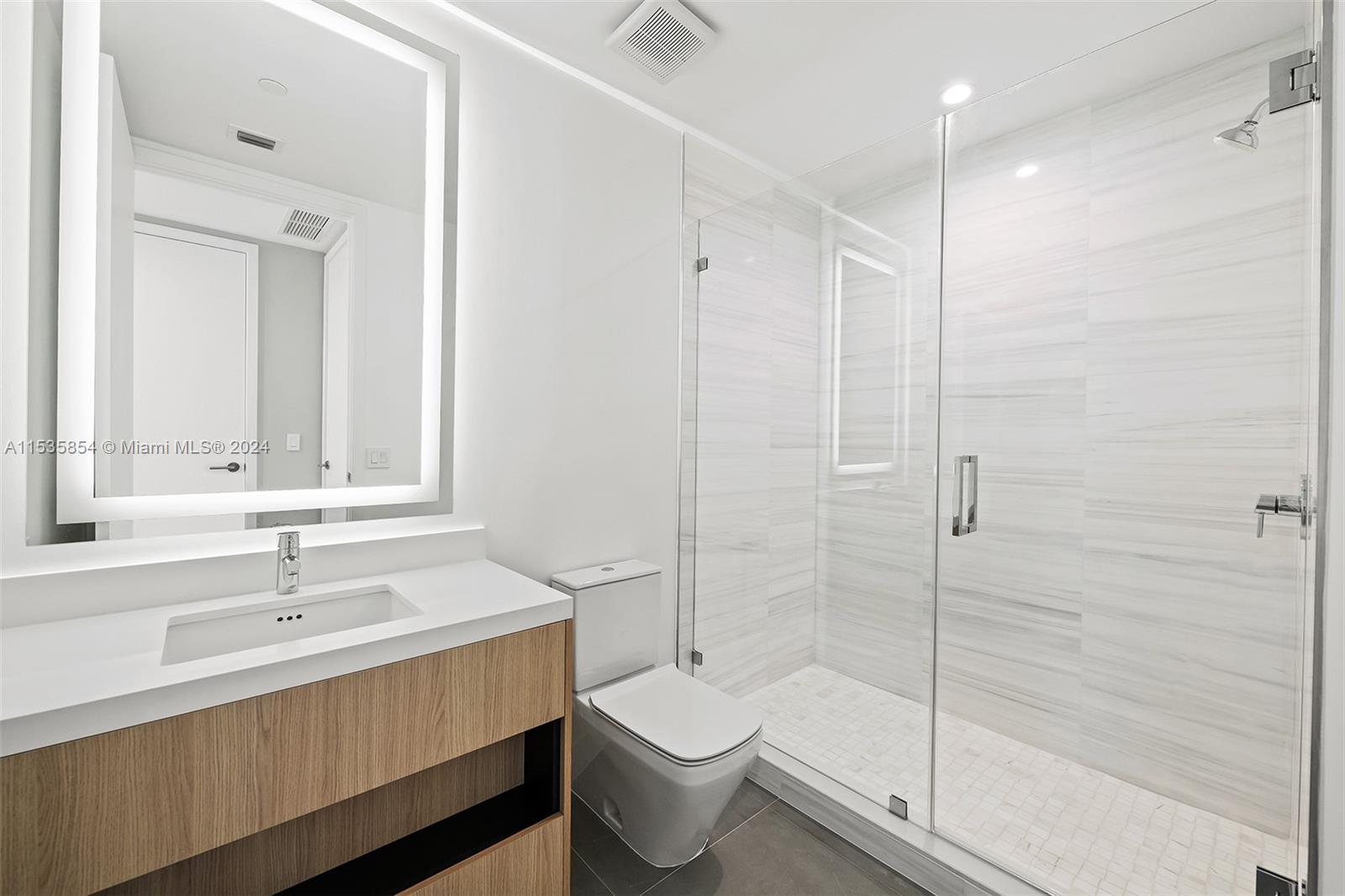 851 NE 1st Ave # 5402 Unit: PH 5402