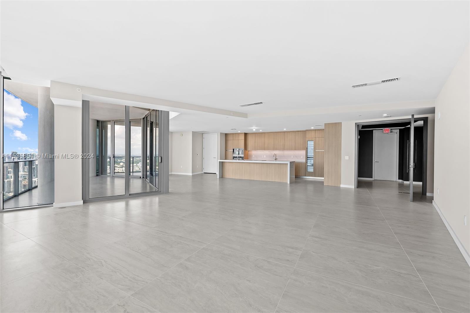 851 NE 1st Ave # 5402 Unit: PH 5402