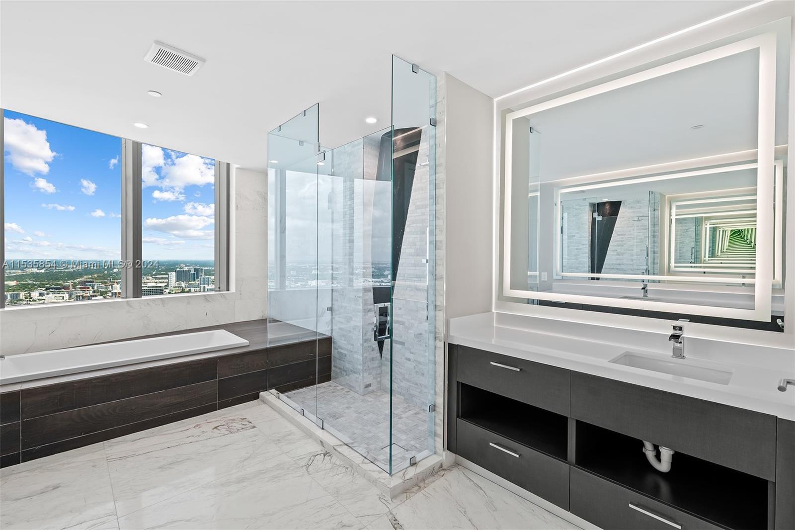 851 NE 1st Ave # 5402 Unit: PH 5402